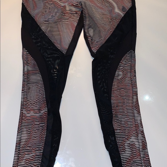 KORAL Sahara and black high rise leggings - Picture 8 of 10